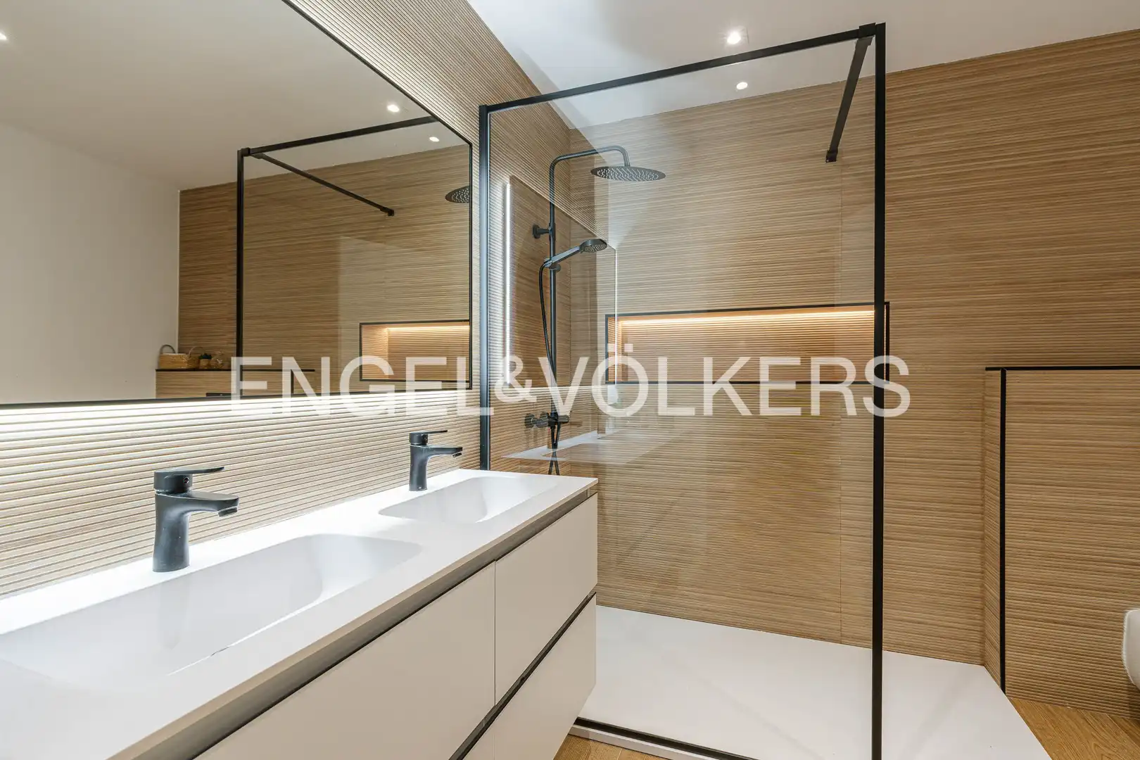 Baño de Casa o chalet en venta en Boadilla del Monte con Aire acondicionado, Calefacción y Jardín privado