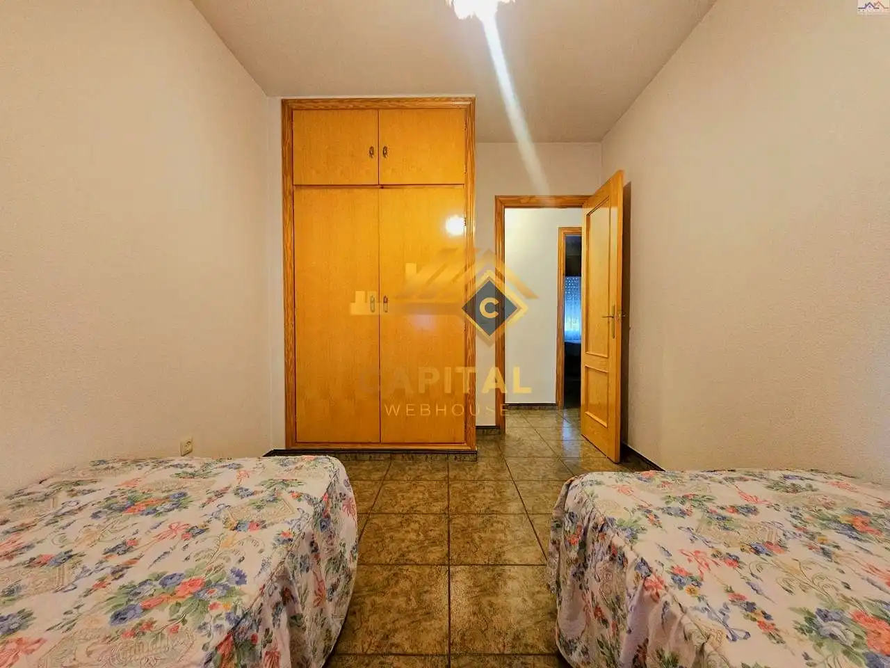 Dormitori de Casa o xalet en venda en Villa del Prado amb Traster i Piscina