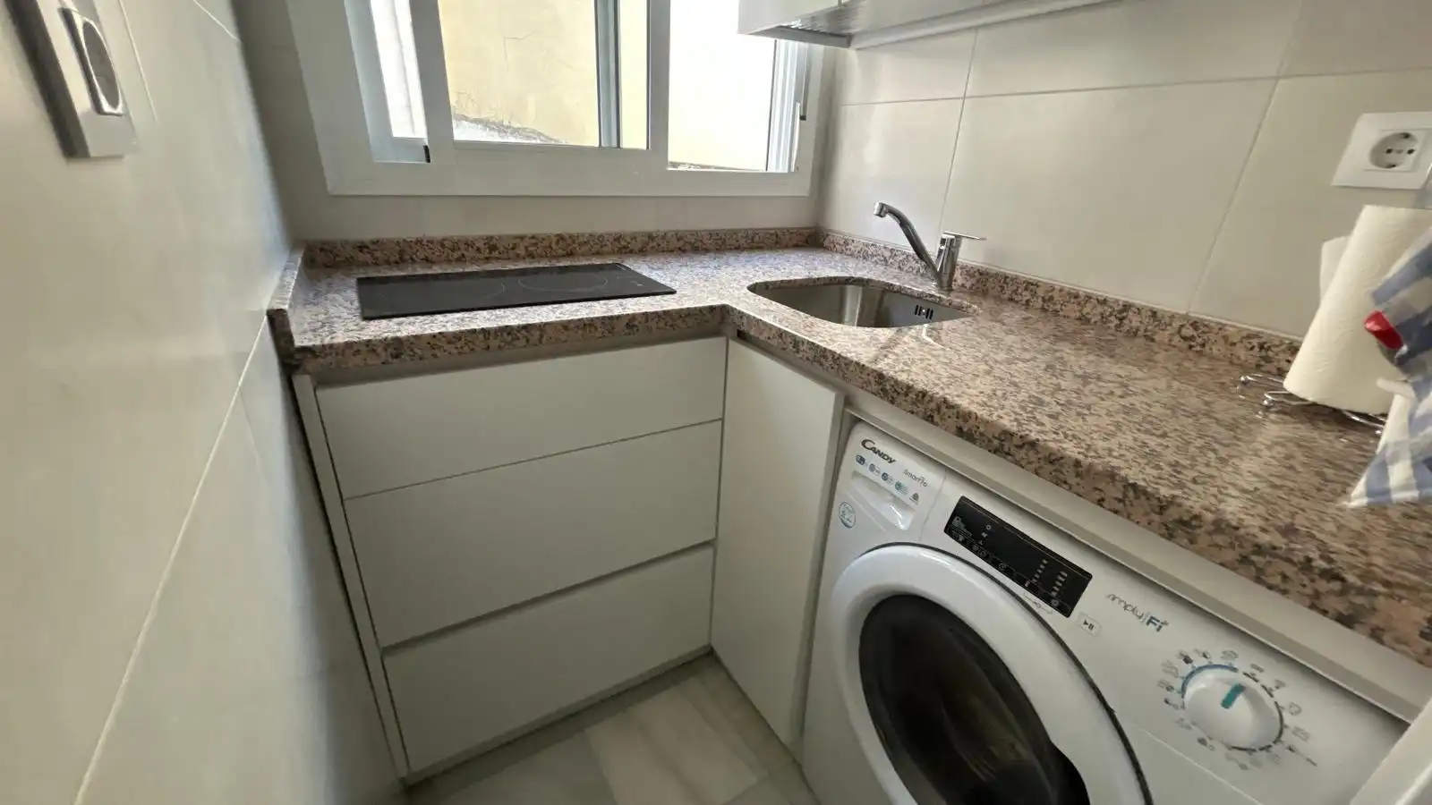 Cuina de Pis de lloguer en Sevilla amb Aire condicionat i Balcó
