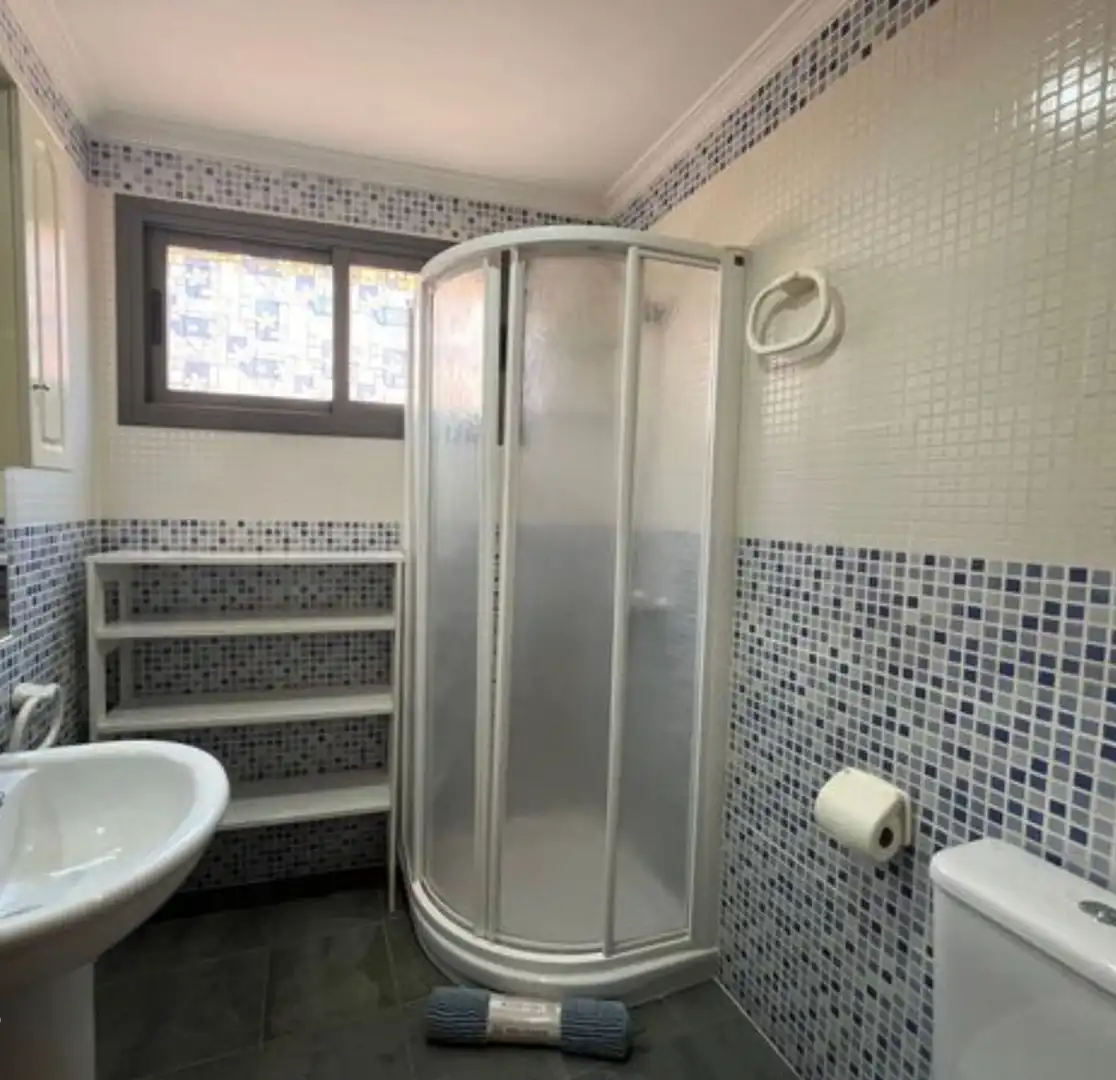 Badezimmer von Wohnung zur Miete in Ciudad Real mit Klimaanlage, Terrasse und Möbliert