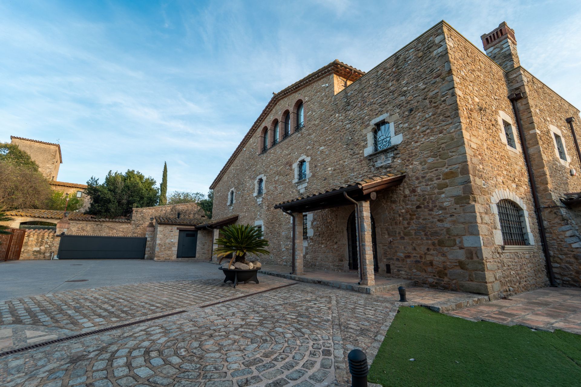 Vista exterior de Finca rústica en venda en Sant Joan de Mollet amb Aire condicionat, Calefacció i Jardí privat