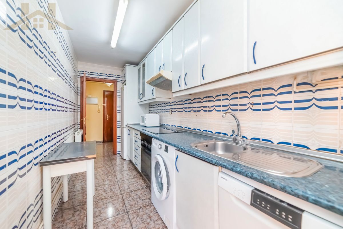 Kitchen of Flat for sale in Valdemoro  with Heating, Terrace and Storage room