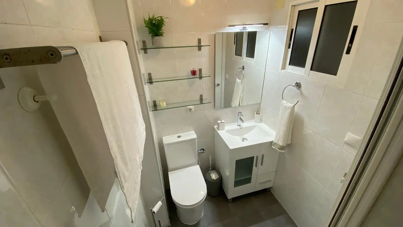 Bathroom of Flat for sale in Zaragoza  with Air Conditioner, Heating and Terrace