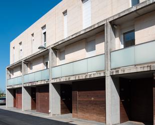 Vista exterior de Casa adosada en venda en Tona amb Calefacció, Jardí privat i Terrassa