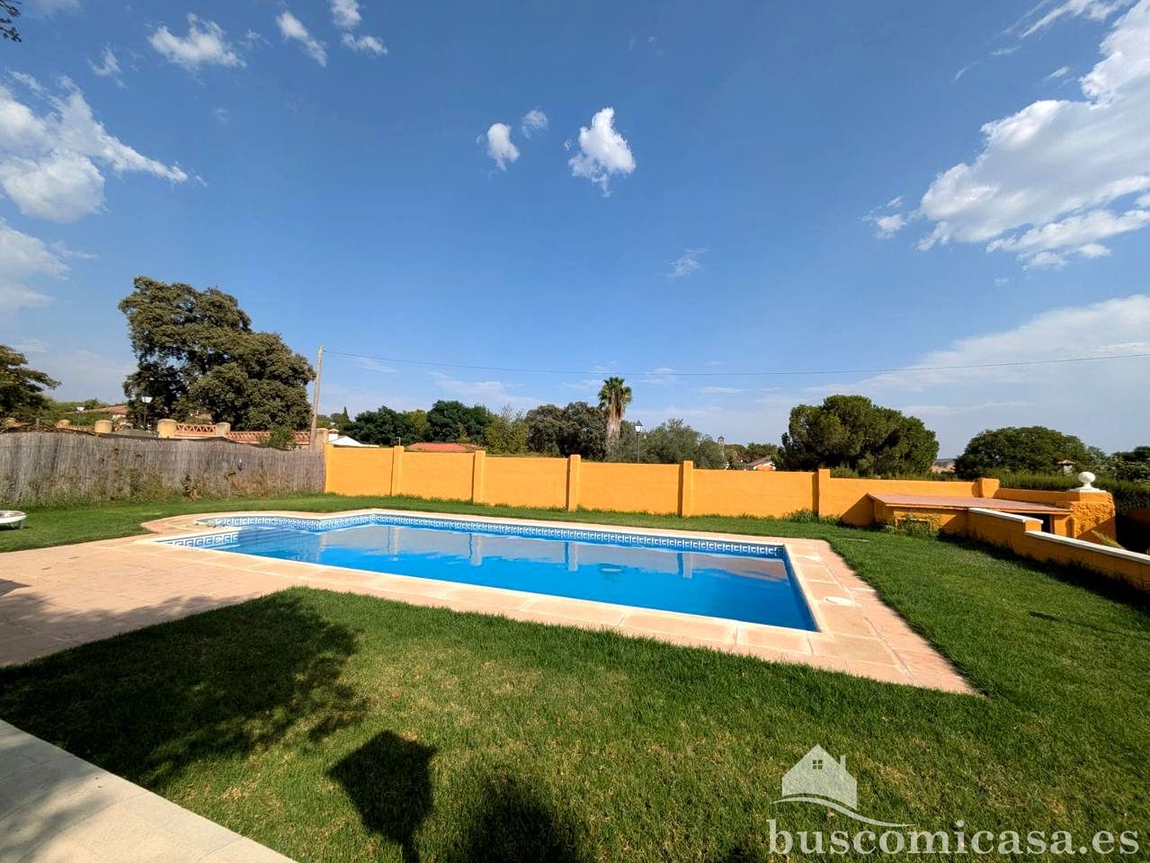 Piscina de Casa o xalet en venda en Linares amb Jardí privat i Piscina