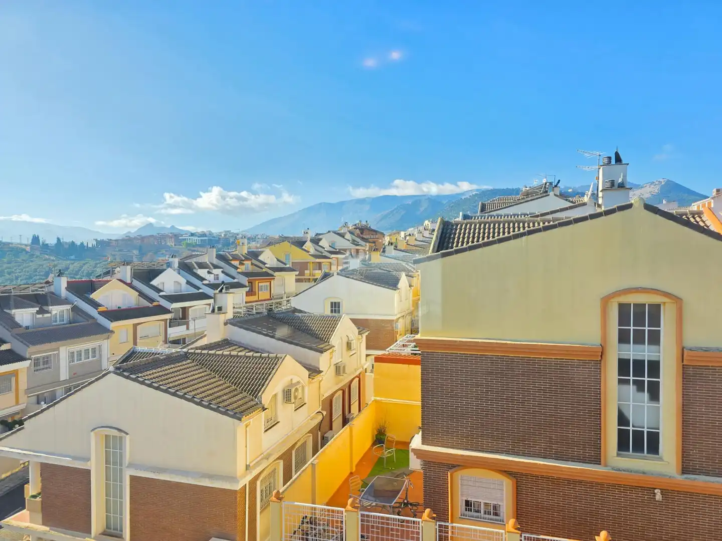 Vista exterior de Casa adosada en venta en Jaén con Aire acondicionado, Calefacción y Jardín privado