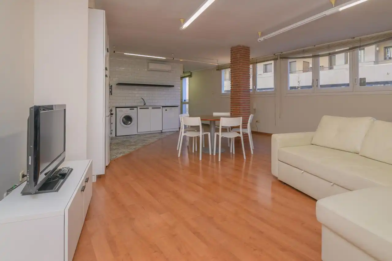 Office space with lift for sale in de la República