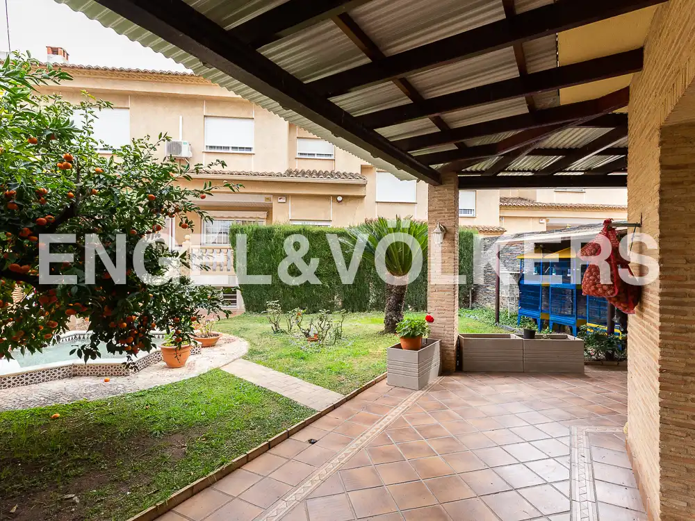 Vista exterior de Casa o xalet en venda en Aldaia amb Aire condicionat, Calefacció i Jardí privat