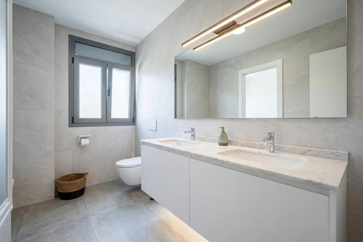 Bany de Casa o xalet en venda en Sant Cugat del Vallès amb Calefacció, Jardí privat i Terrassa