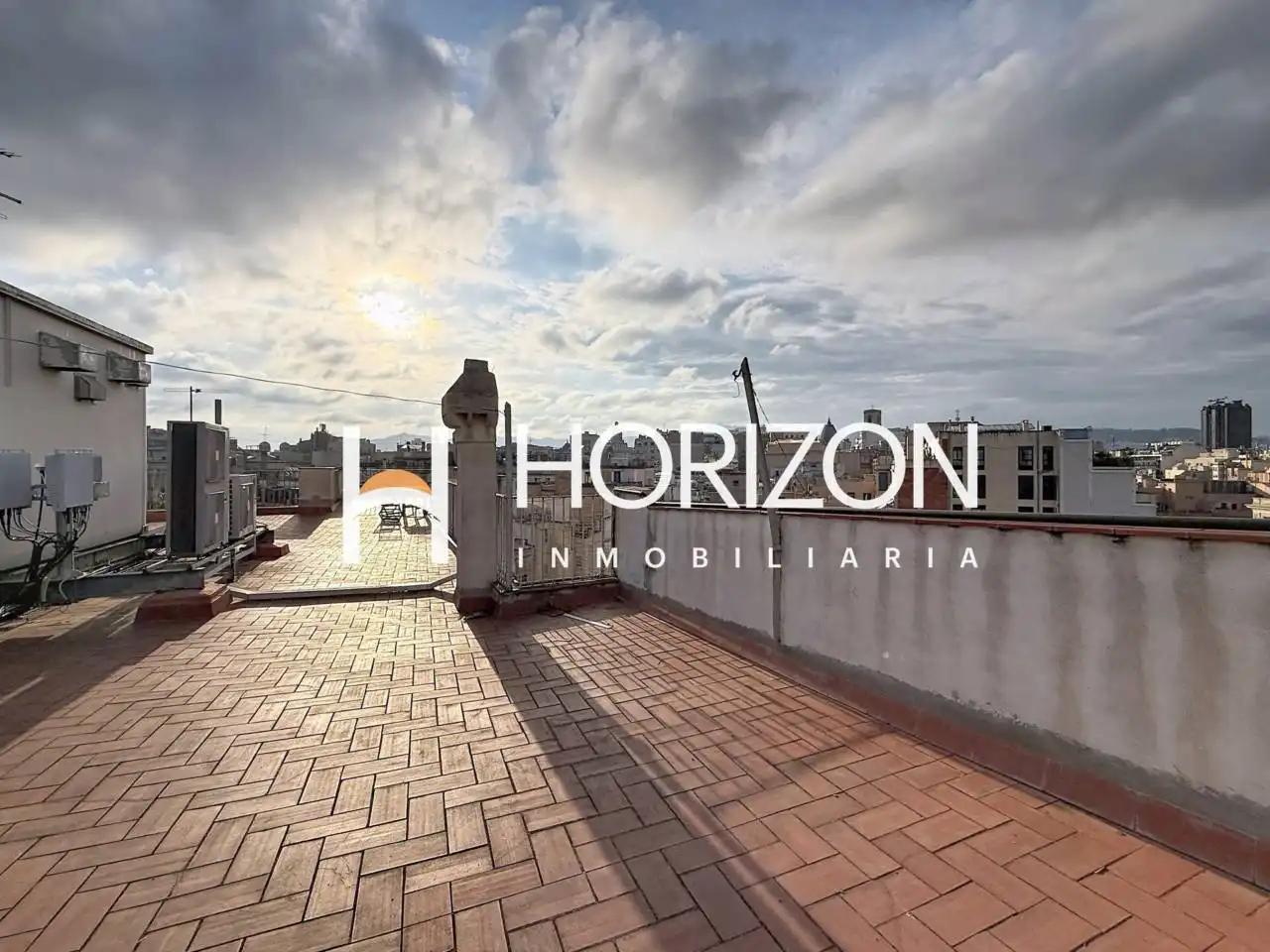 Exterior view of Flat for sale in Barcelona  with Terrace, Storage room and Balcony
