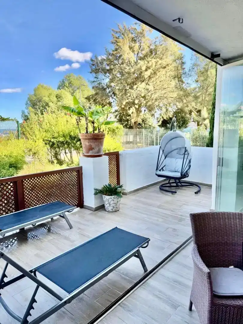 Terrasse von Wohnungen zum Verkauf in Casares mit Klimaanlage, Schwimmbad und Balkon