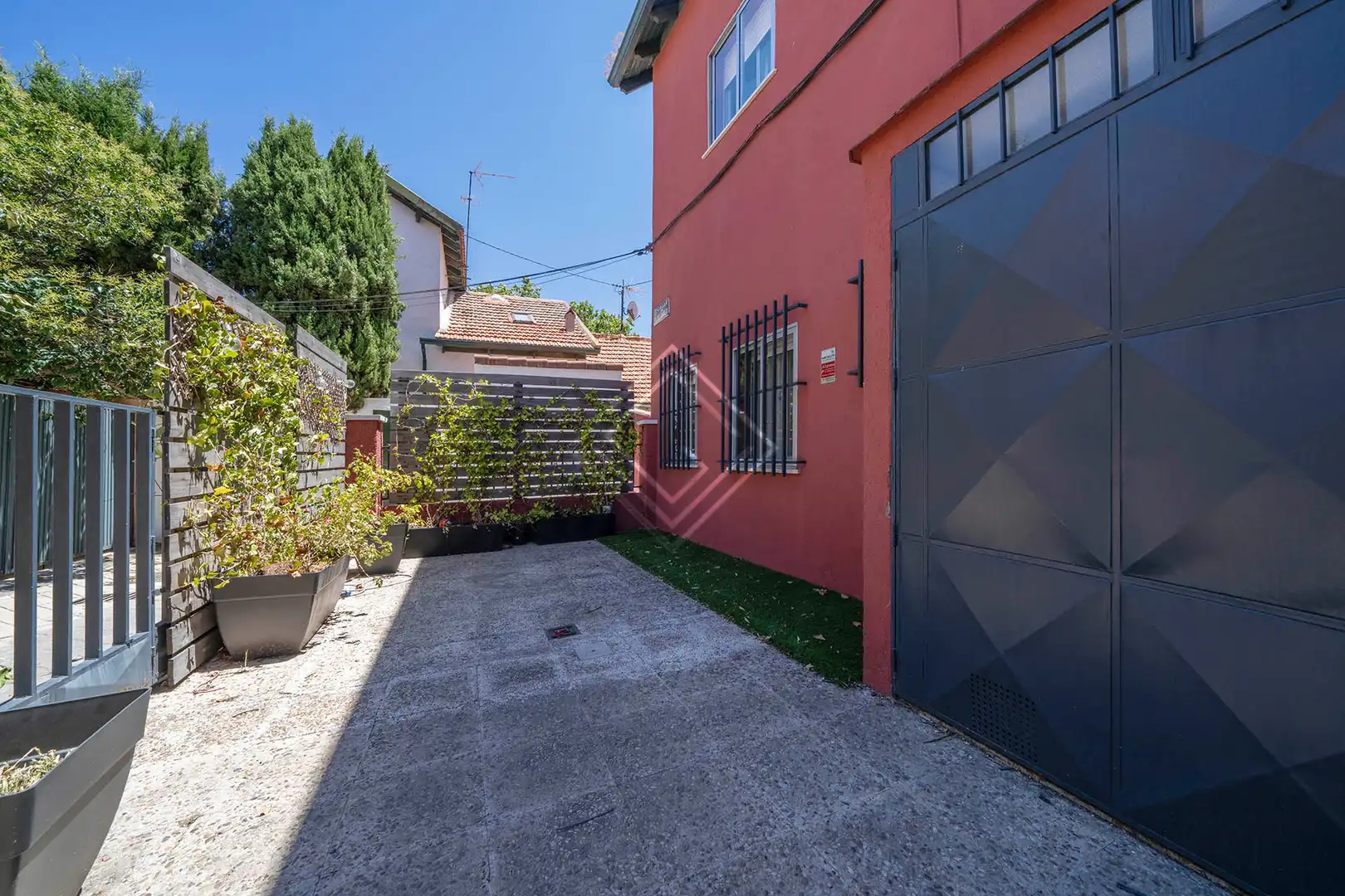 Vista exterior de Casa o chalet en venta en Madrid con Terraza