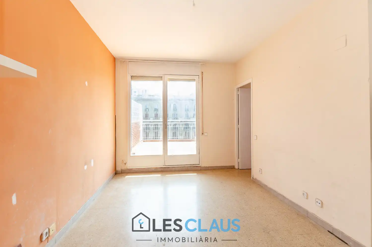 Außenansicht von Dachboden zum Verkauf in Barcelona mit Terrasse