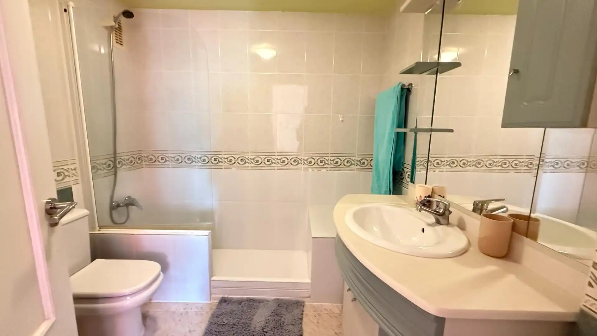 Baño de Piso de alquiler en Águilas con Aire acondicionado, Trastero y Amueblado