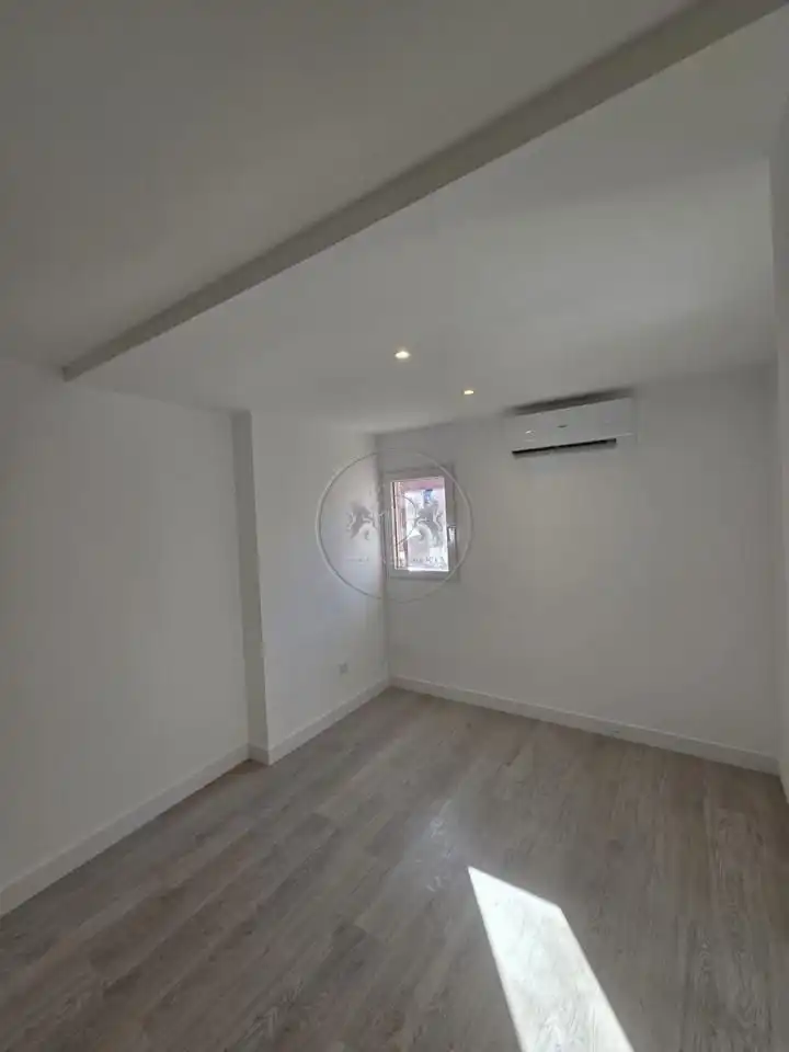 Flat for sale in Madrid  with Air Conditioner and Alarm