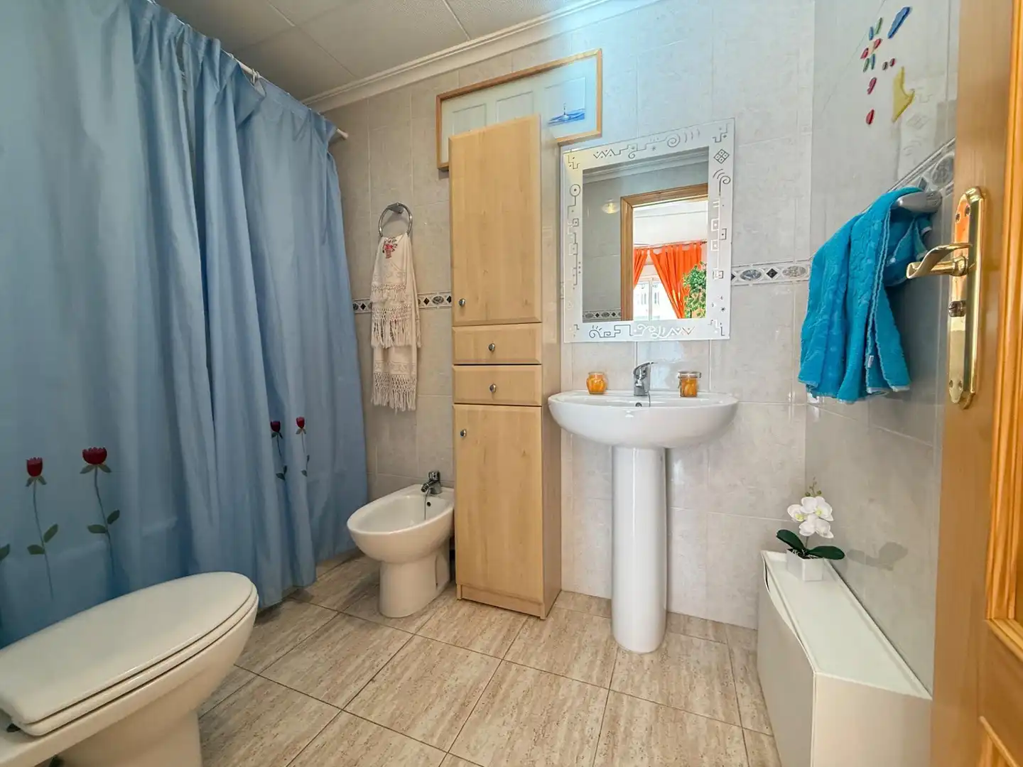 Badezimmer von Wohnungen zum Verkauf in Torrevieja mit Heizung, Terrasse und Möbliert