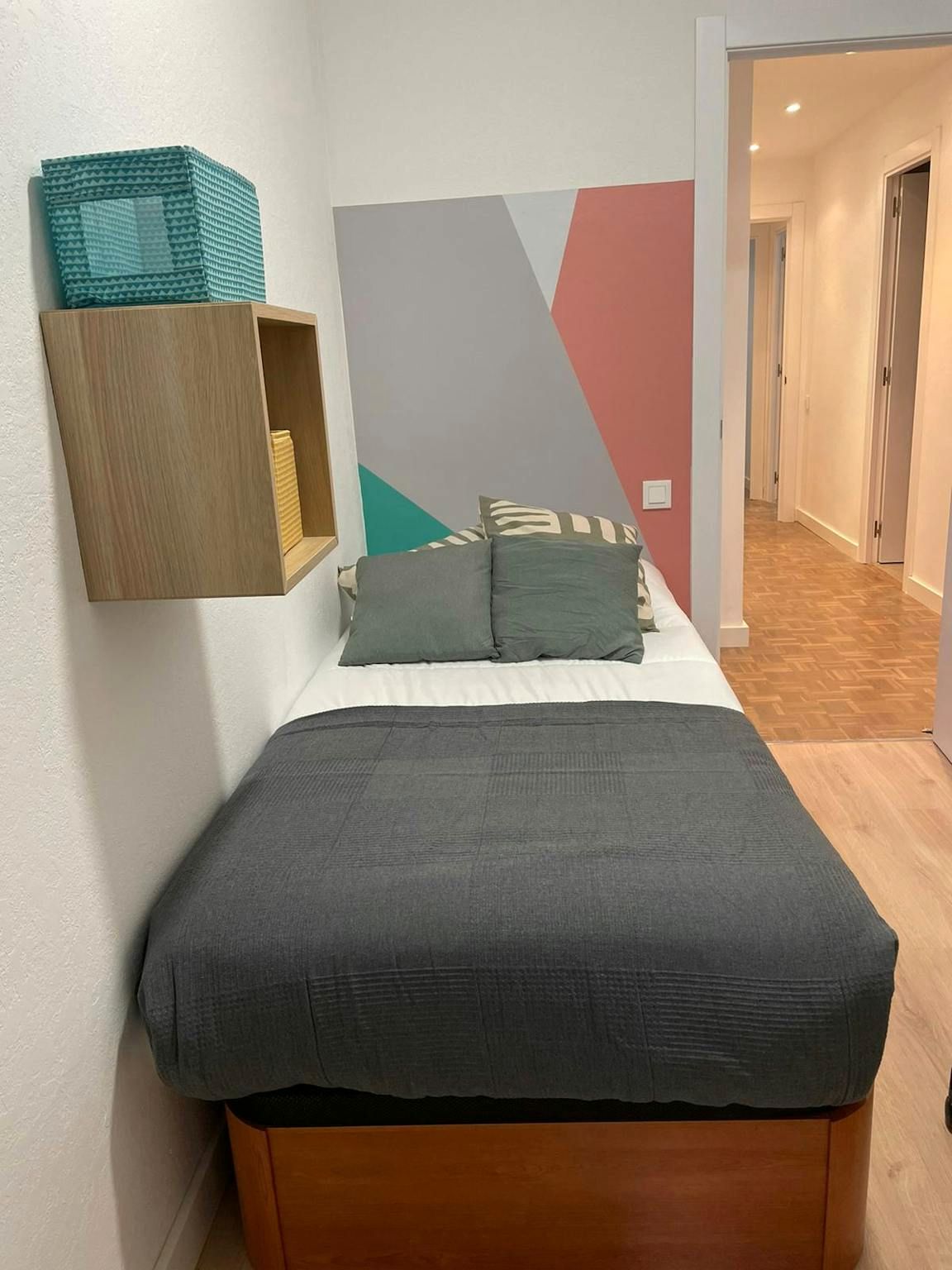 Bedroom of Flat to share in  Barcelona Capital  with Heating and Washing machine