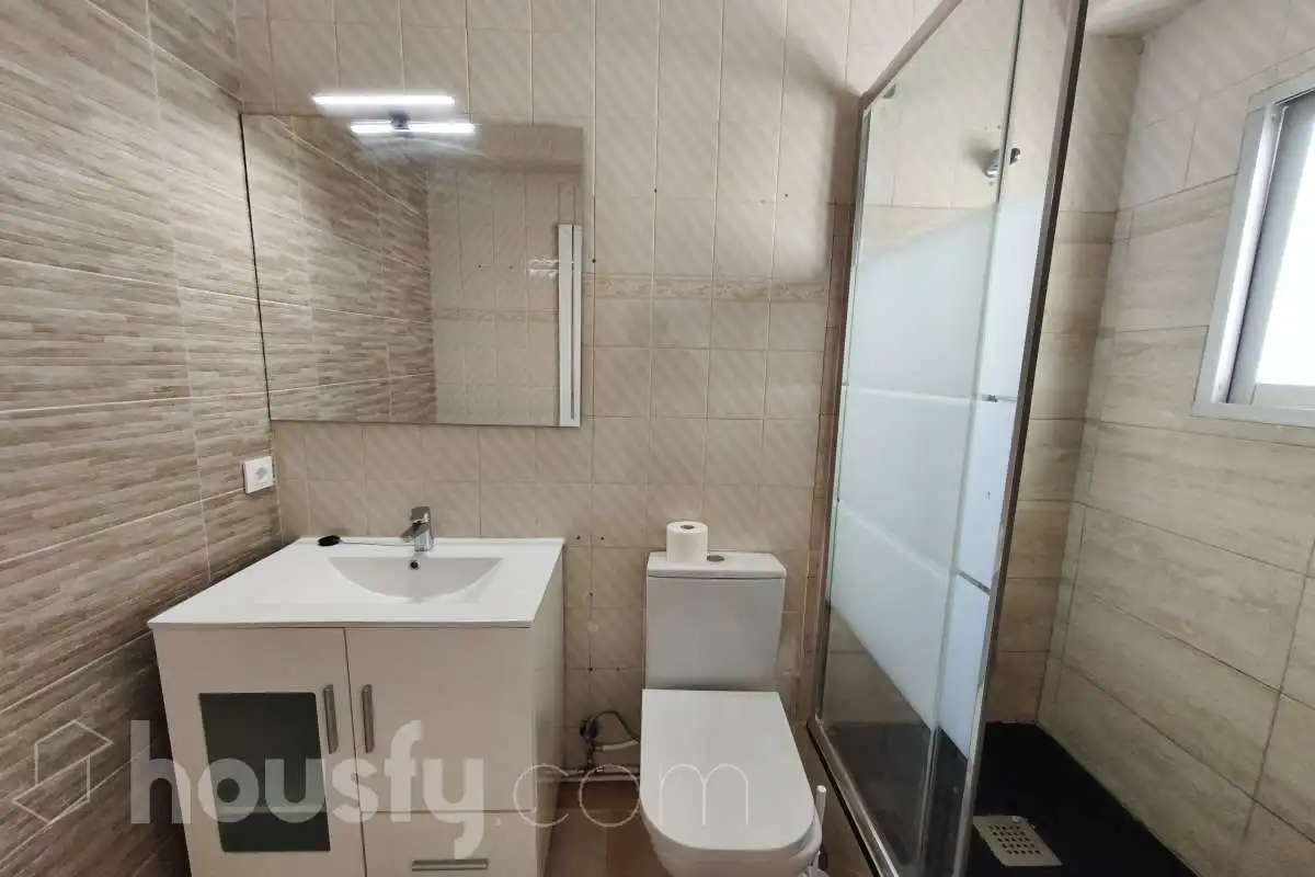 Badezimmer von Wohnung zur Miete in Madrid mit Klimaanlage, Heizung und Terrasse
