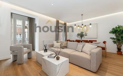 Living room of Flat for sale in  Madrid Capital  with Air Conditioner, Heating and Terrace