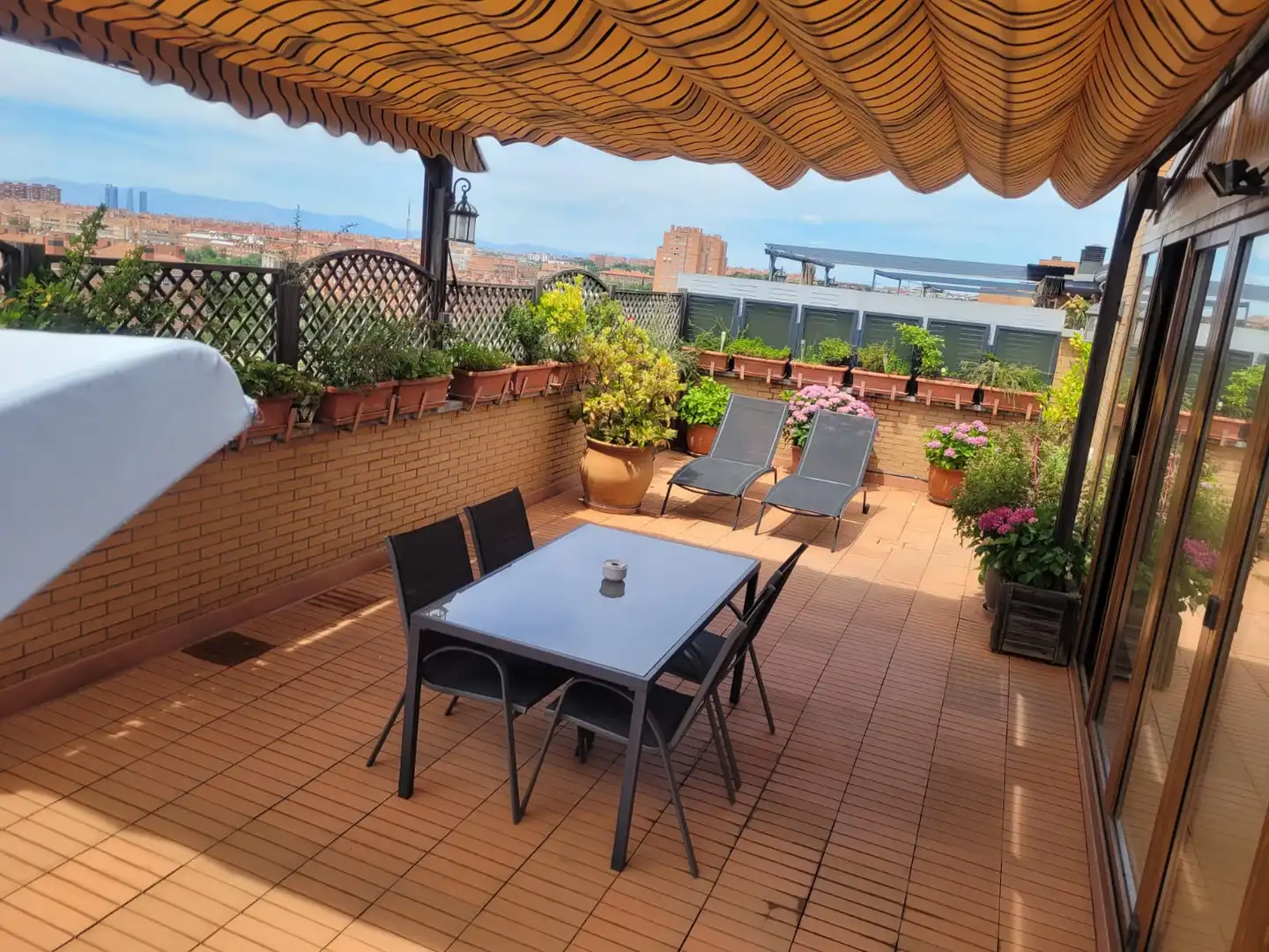 Terraza de Ático en venta en Madrid con Calefacción, Jardín privado y Parquet