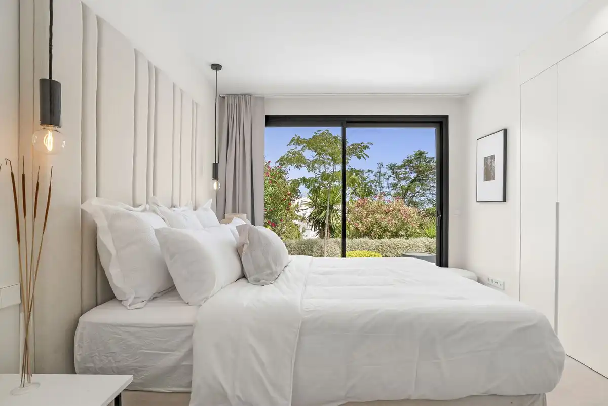 Bedroom of Houses for sale in Nueva Andalucía