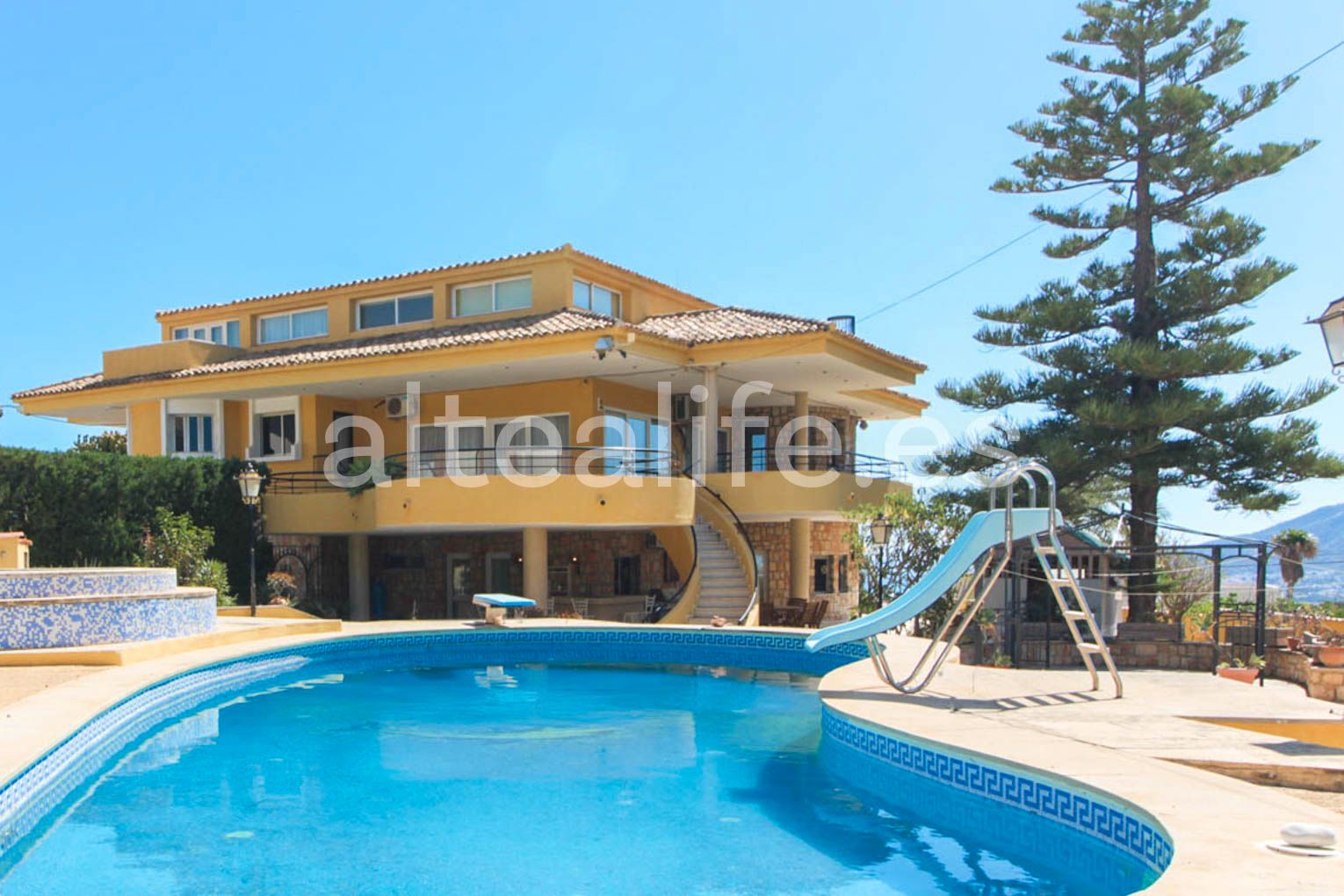 Vista exterior de Casa o chalet en venta en La Nucia con Aire acondicionado, Jardín privado y Terraza
