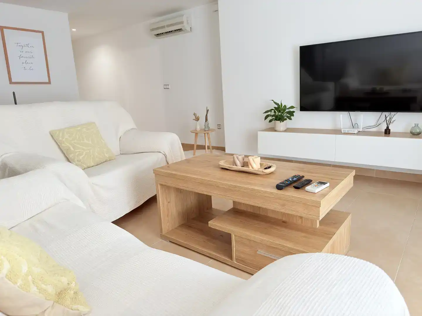 Living room of Ground floor for rent in Pliego  with Air Conditioner, Parquet flooring and Furnished