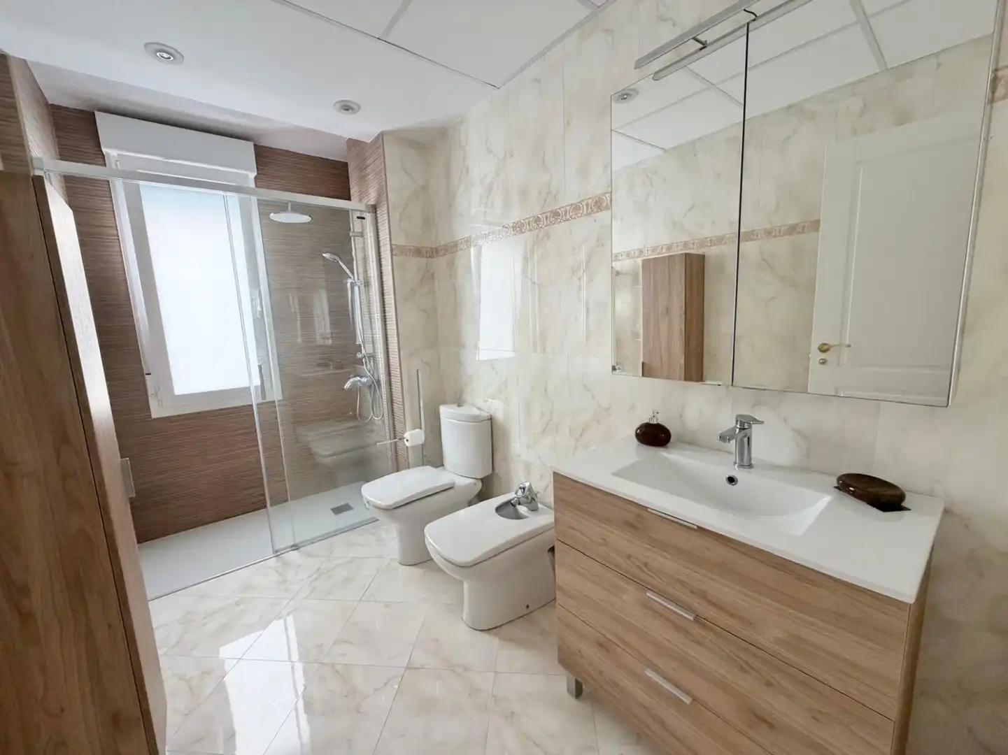 Bathroom of Flat for rent in  Logroño  with Heating, Terrace and Furnished