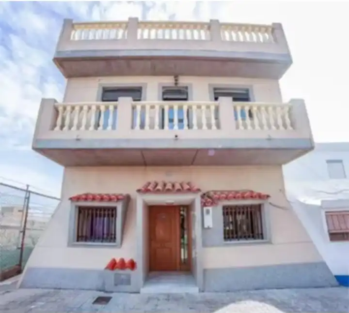 Vista exterior de Casa o xalet en venda en Valencia amb Terrassa, Forn i Balcó