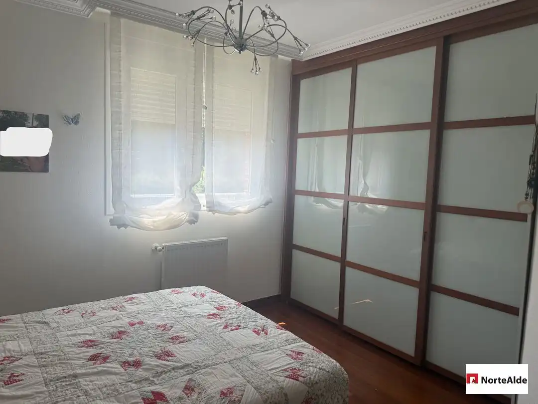 Schlafzimmer von Wohnung zum Verkauf in Barakaldo  mit Heizung, Privatgarten und Abstellraum