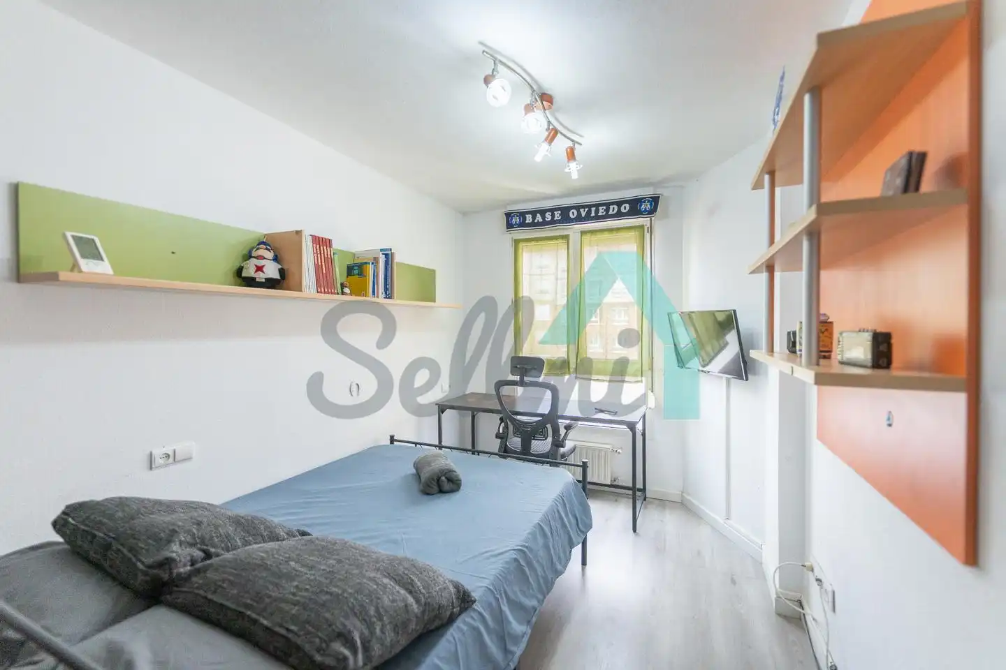 Bedroom of Flat for share in Oviedo   with Heating, Furnished and Internet
