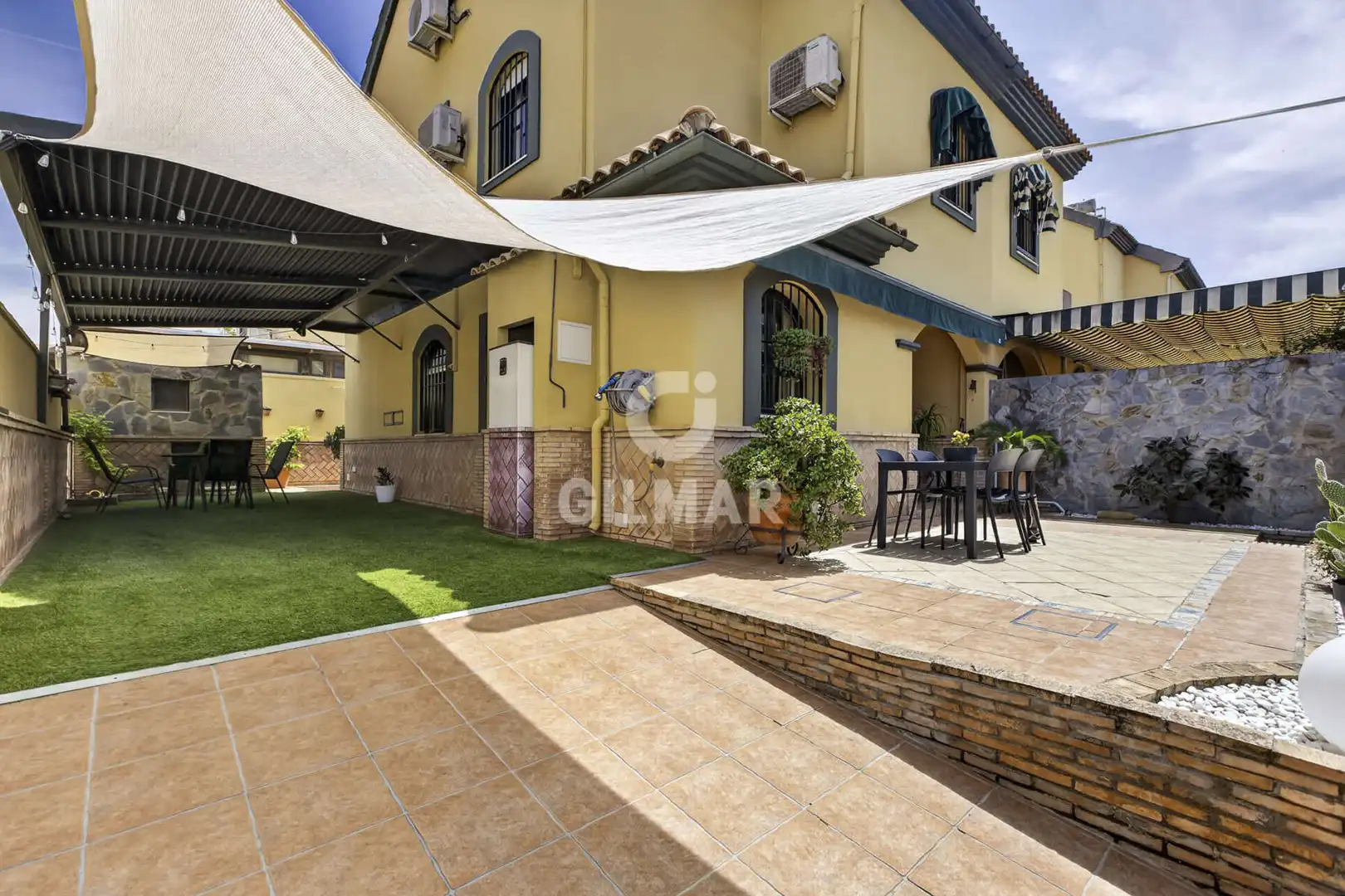 Terraza de Casa adosada en venta en Montequinto con Calefacción y Jardín privado