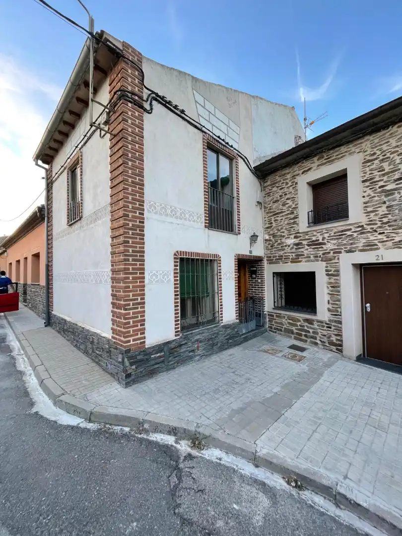Vista exterior de Finca rústica en venda en Bernardos amb Terrassa i Moblat