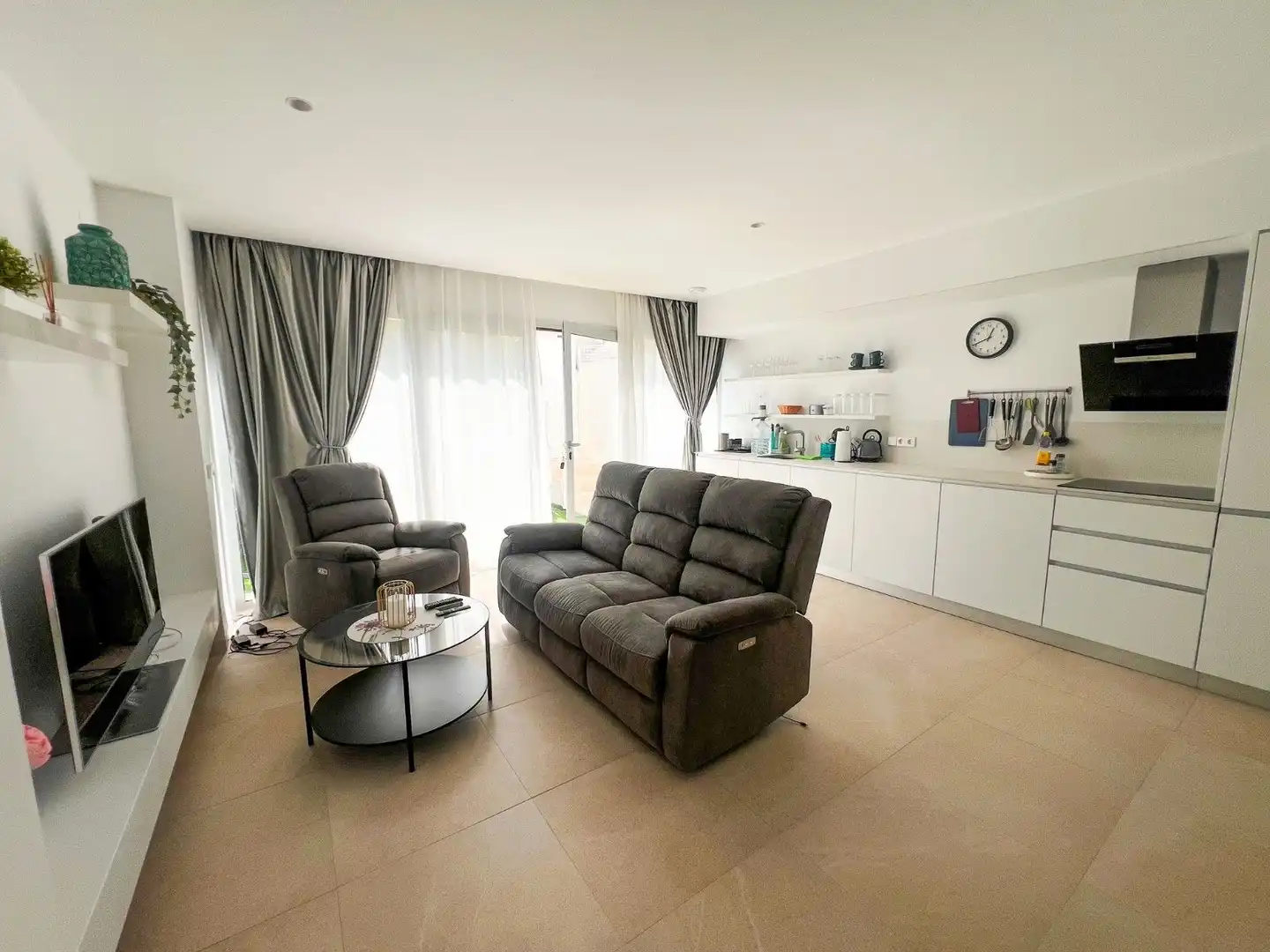 Sala d'estar de Planta baixa en venda en Torrevieja amb Aire condicionat, Calefacció i Jardí privat