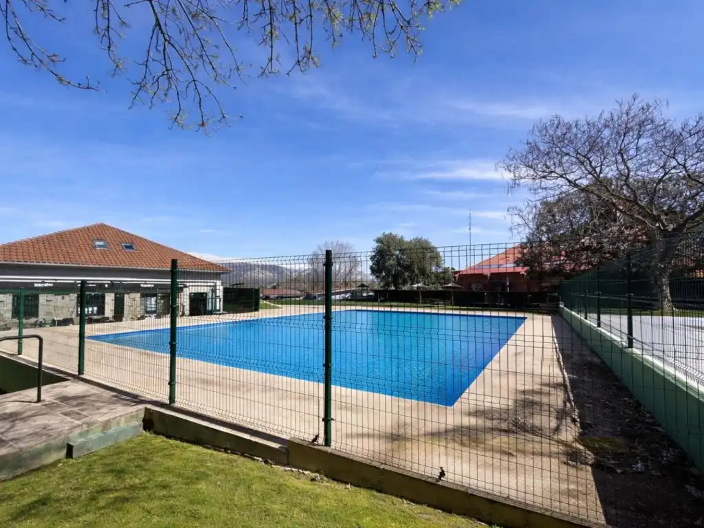 Piscina de Casa adosada en venta en Moralzarzal