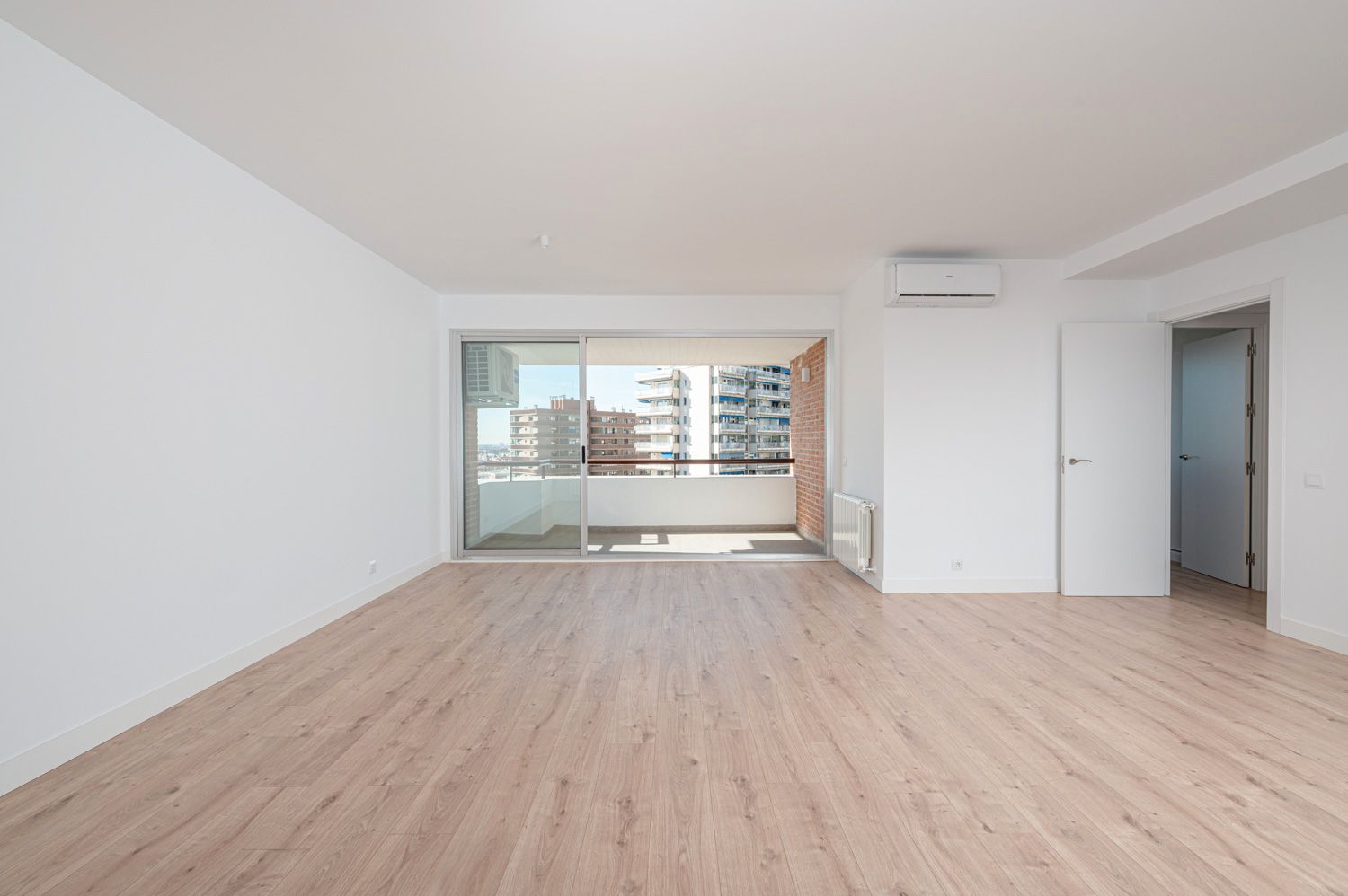 Sala de estar de Piso en venta en  Madrid Capital con Aire acondicionado, Parquet y Terraza