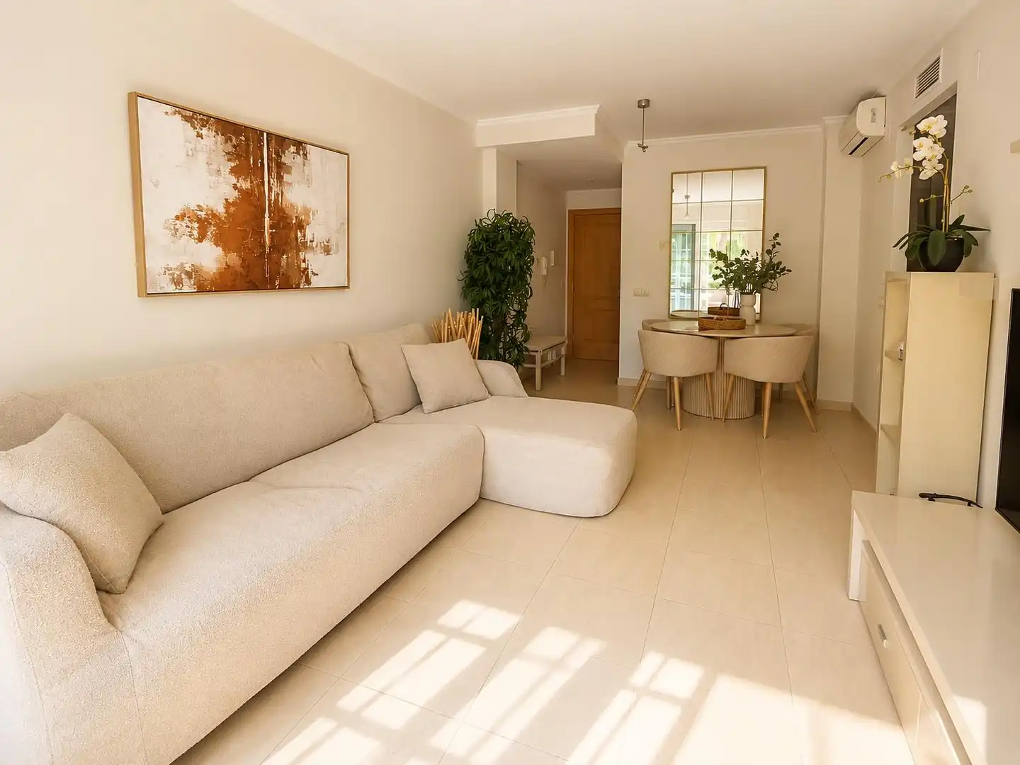 Sala d'estar de Apartament de lloguer en Dénia amb Aire condicionat, Calefacció i Jardí privat