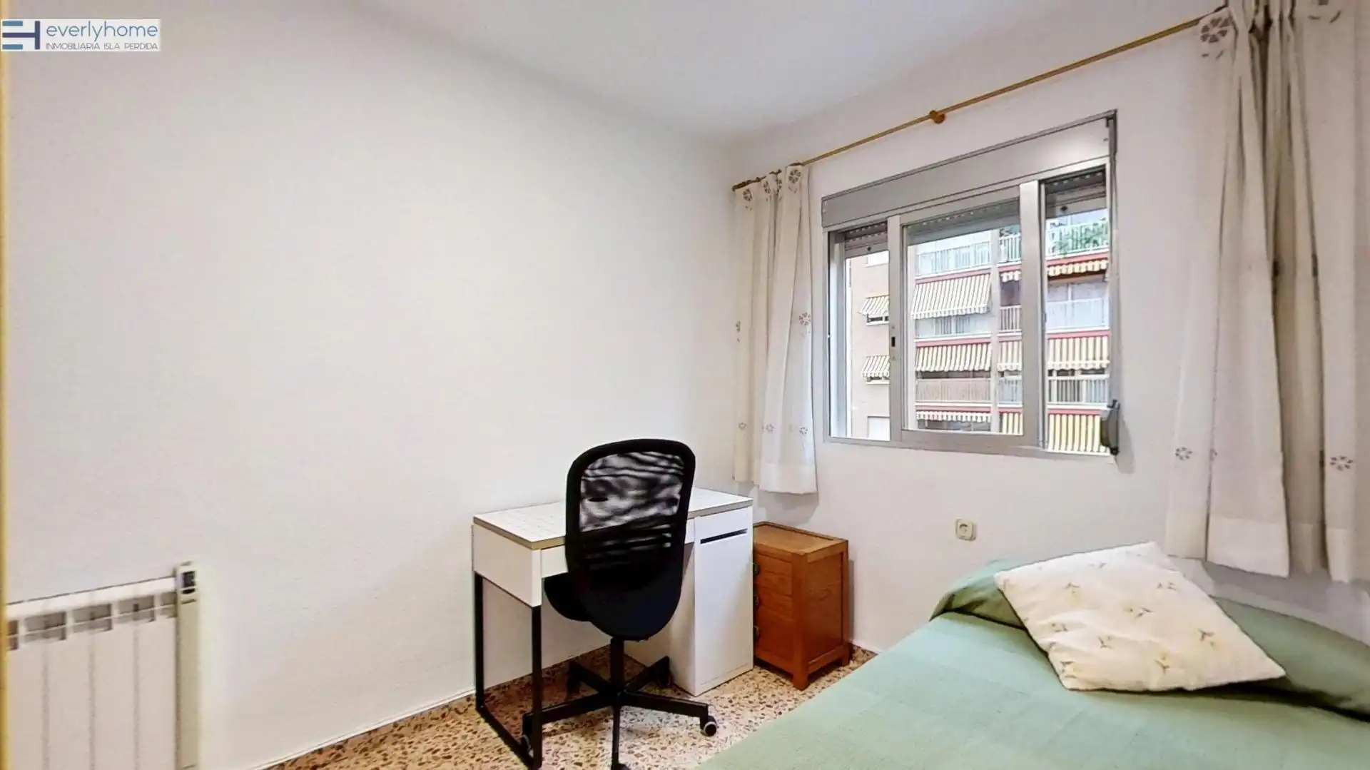 Bedroom of Flat for sale in Valencia  with Furnished and Balcony