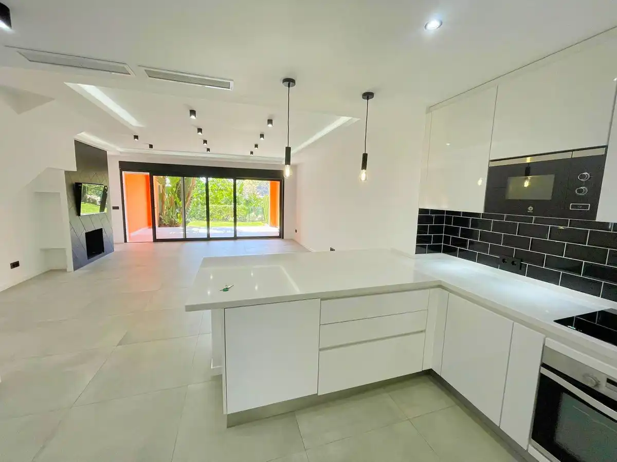Reihenhaus mit Pool zum Verkauf in Estepona - Estepona,Paraiso,Calle Hortensia, imagen 3