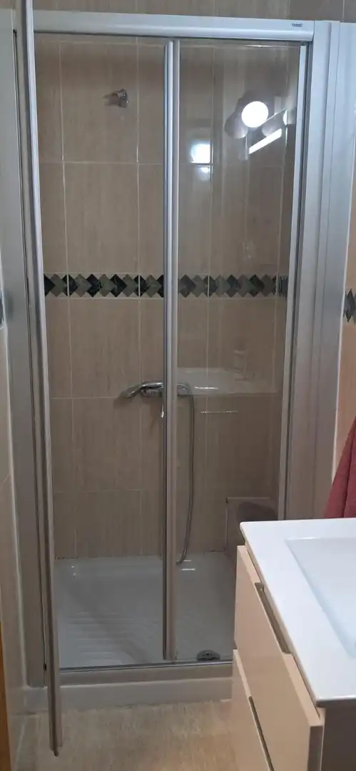 Badezimmer von Erdgeschoss zur Miete in Pilar de la Horadada mit Klimaanlage, Terrasse und Möbliert