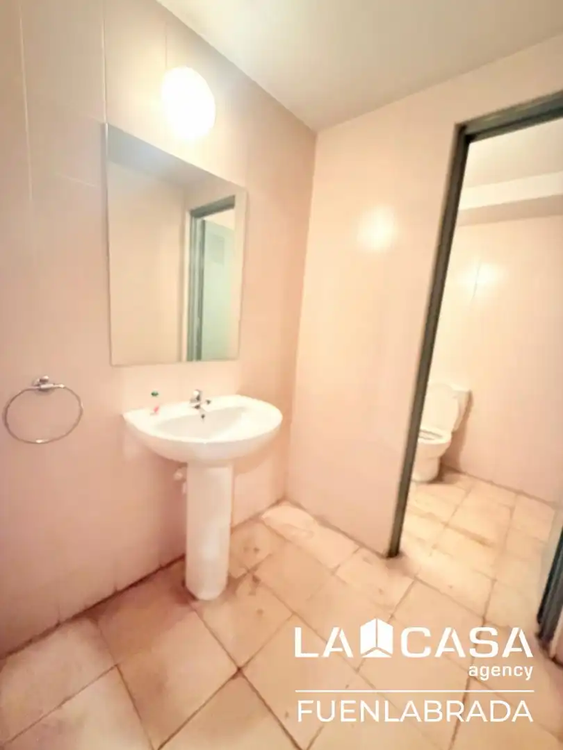 Badezimmer von Garage zum Verkauf in Fuenlabrada