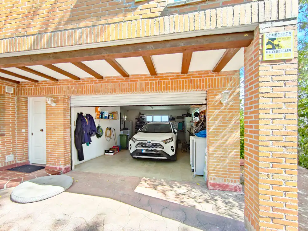 Parking de Casa o chalet en venta en Guadarrama con Calefacción, Jardín privado y Parquet