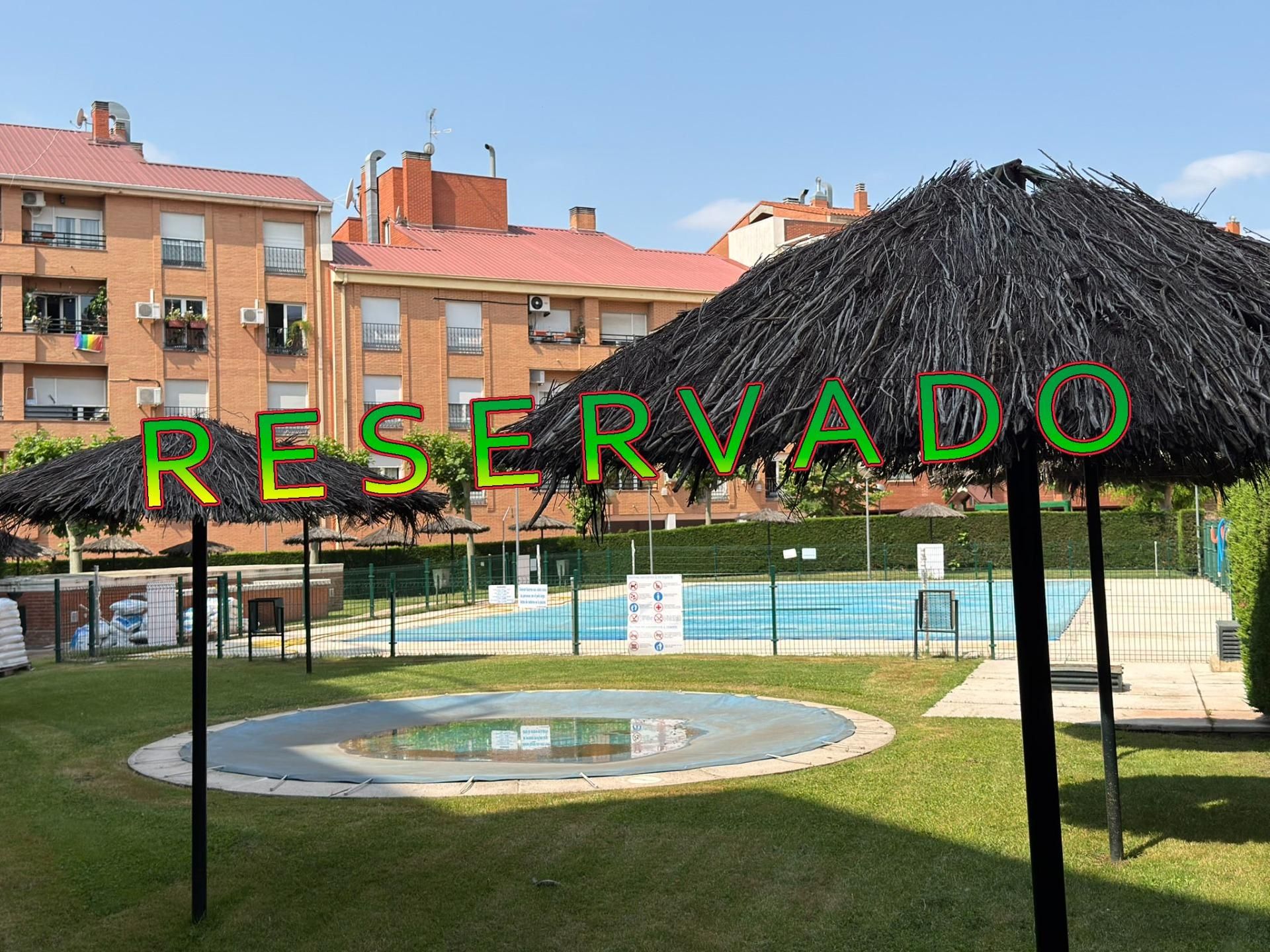 Vista exterior de Pis en venda en Leganés amb Jardí privat, Moblat i Piscina comunitària