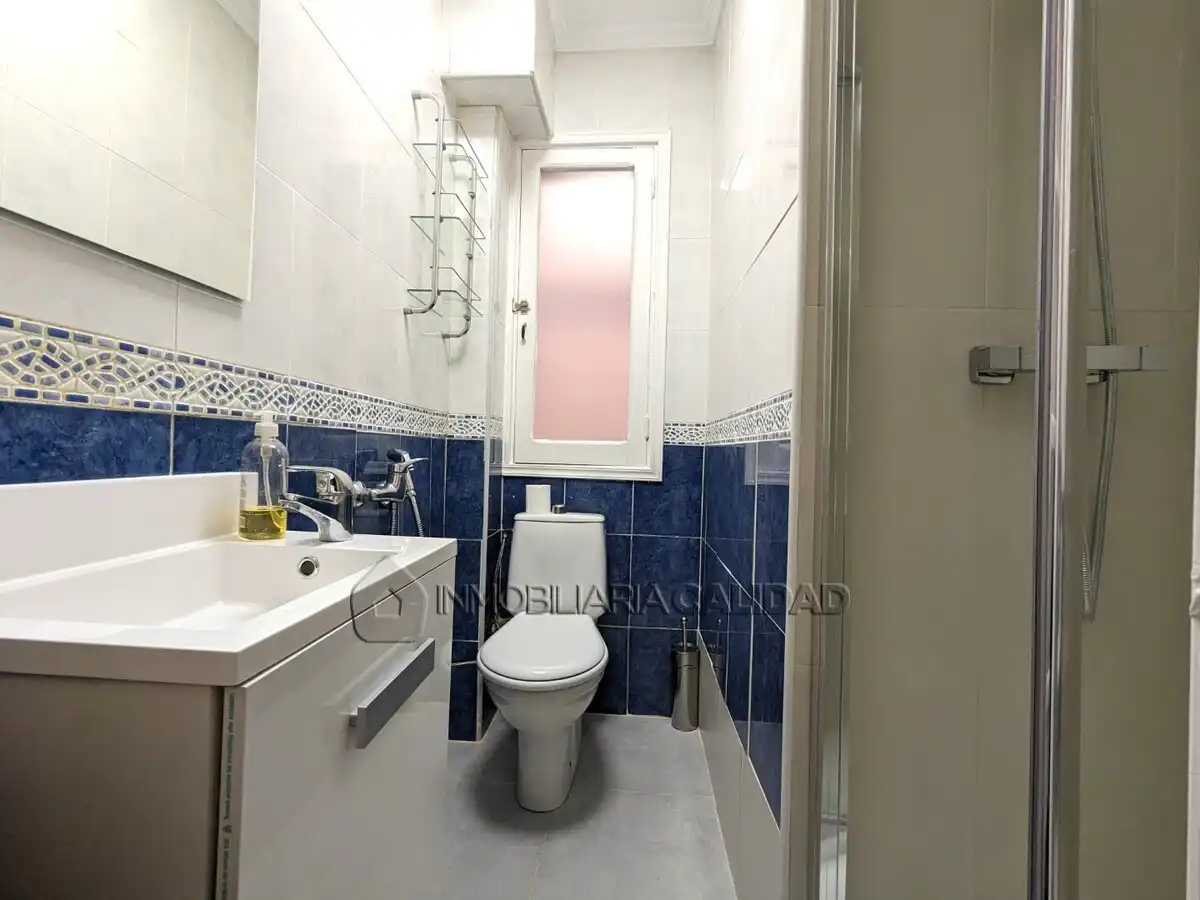 Baño de Piso de alquiler en Burgos con Calefacción y Amueblado