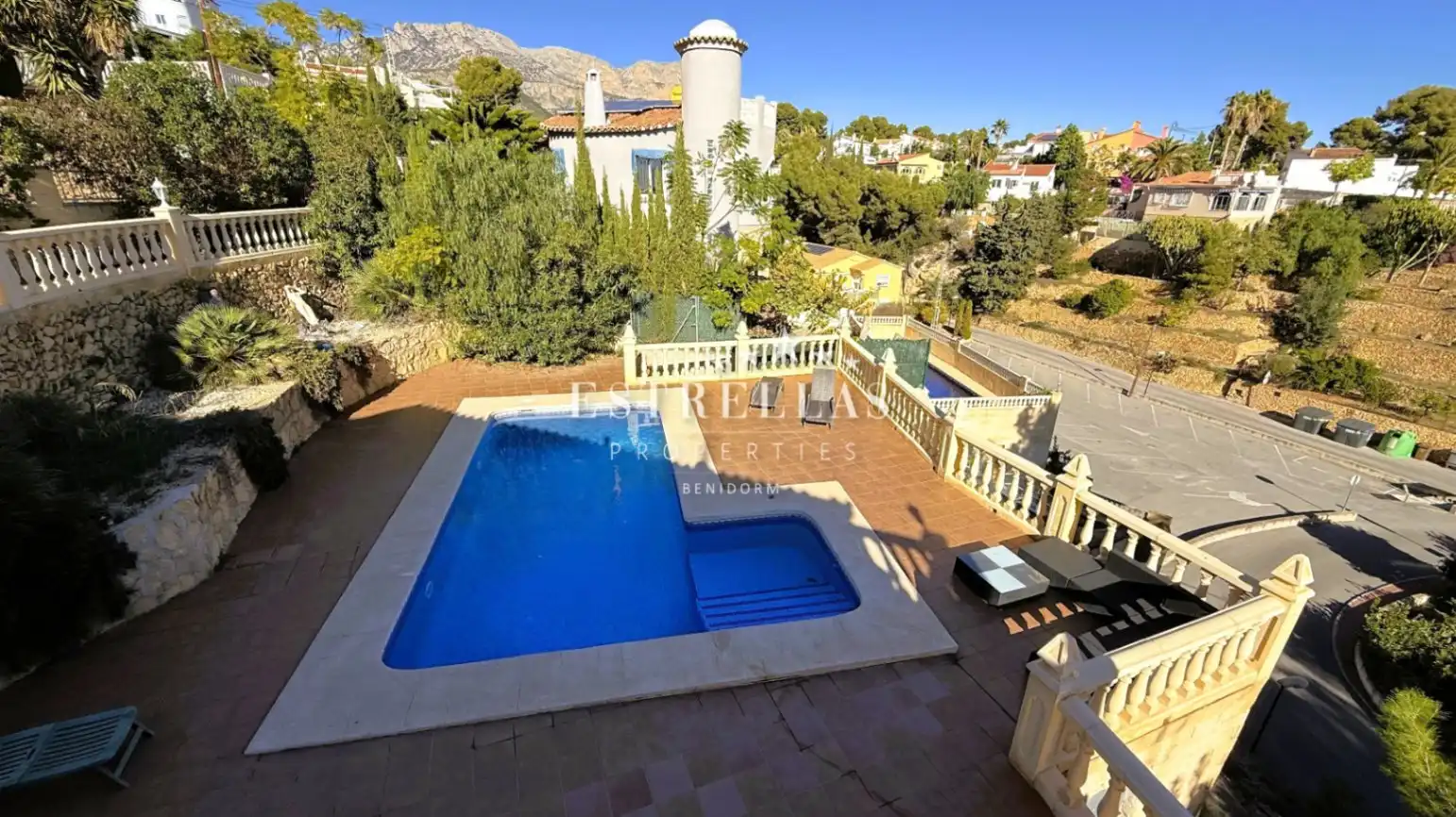 Vista exterior de Casa o chalet en venta en La Nucia con Aire acondicionado, Calefacción y Jardín privado
