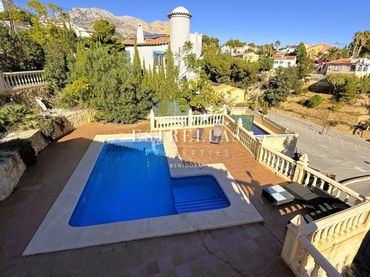 Villa con piscina in vendita a Coloma