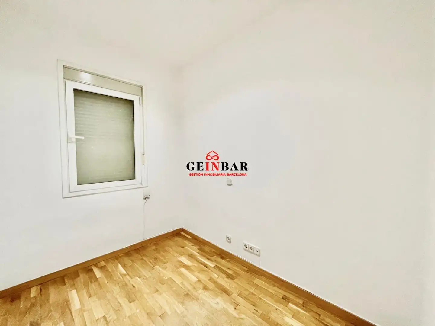 Piso en venta en Barcelona con Calefacción y Parquet