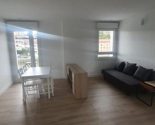 Sala d'estar de Pis de lloguer en Bilbao  amb Balcó