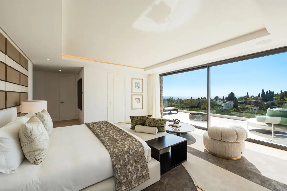 Dormitori de Casa o xalet en venda en Marbella amb Aire condicionat, Jardí privat i Terrassa