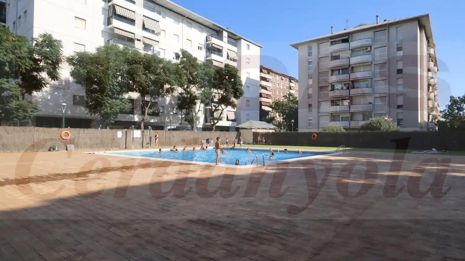 Swimming pool of Flat for sale in Serraparera